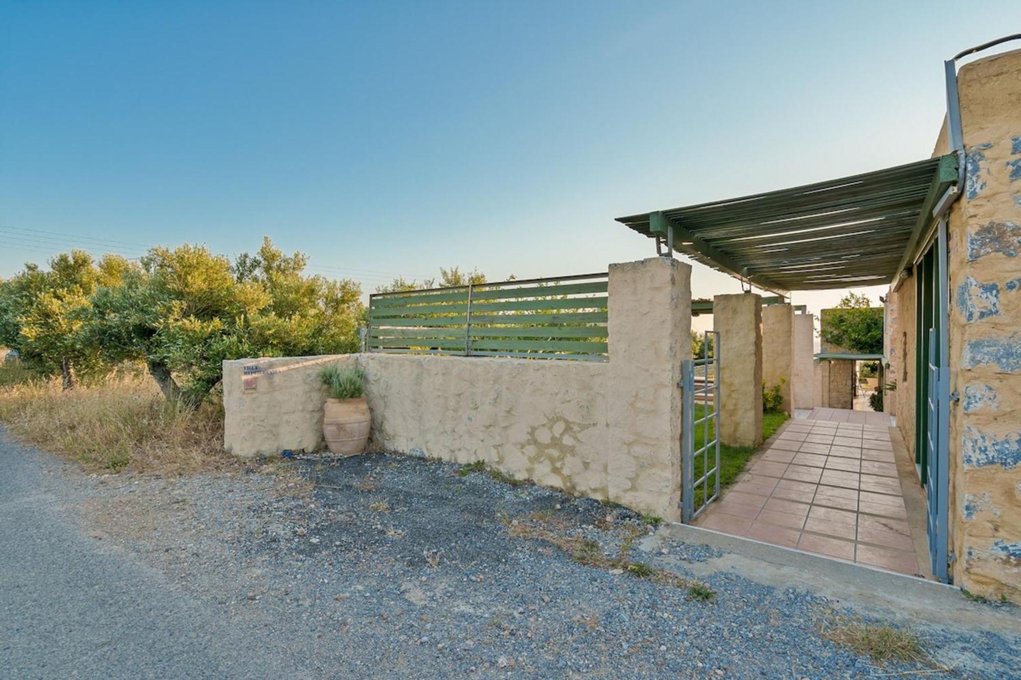 Livadia  Villa Mediterranea, With Heated Pool מראה חיצוני תמונה