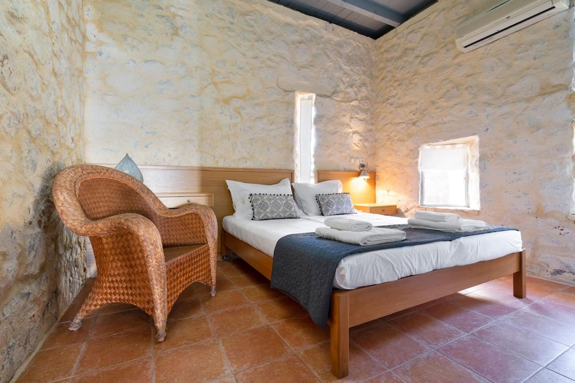 Livadia  Villa Mediterranea, With Heated Pool מראה חיצוני תמונה