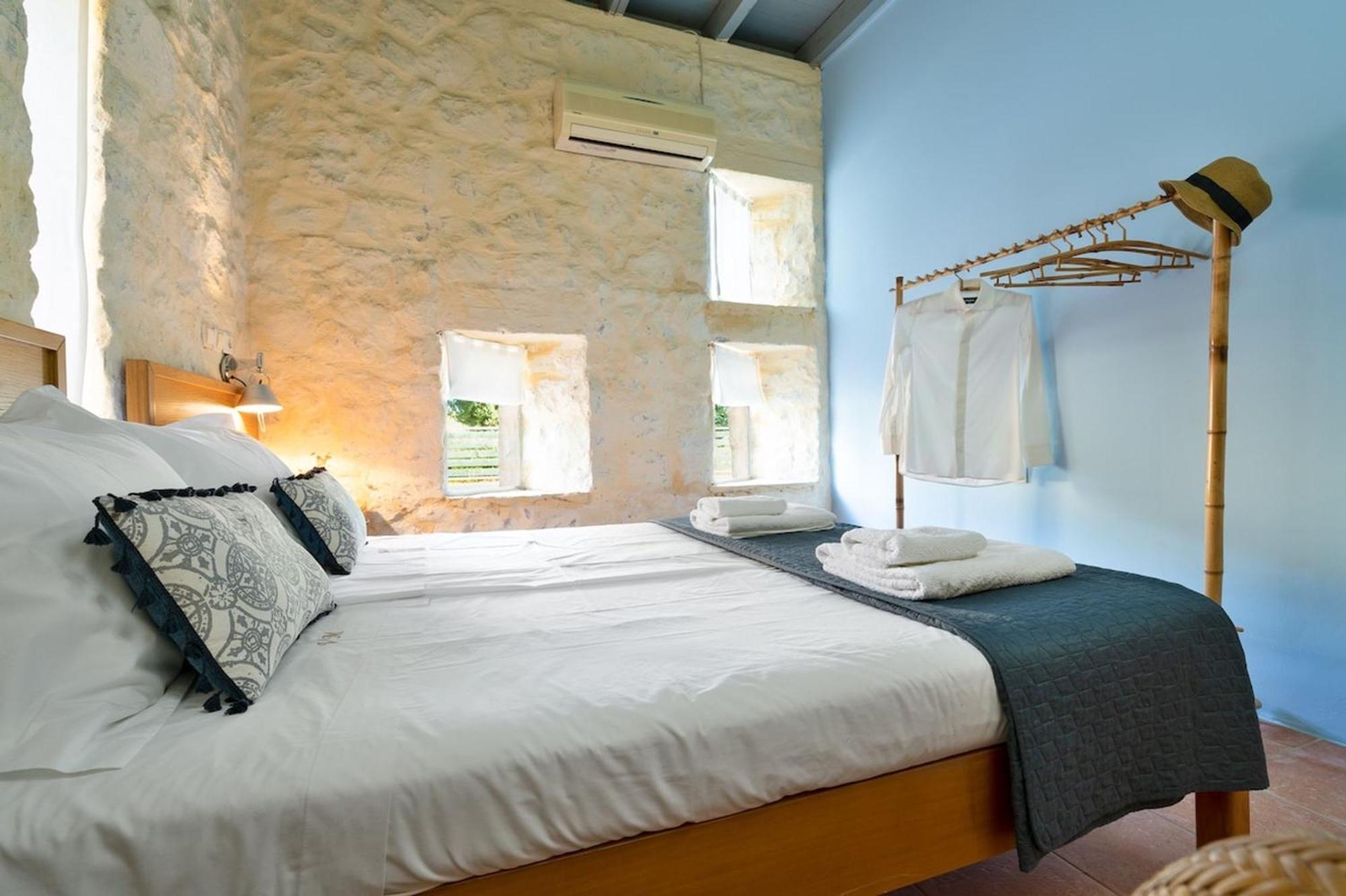 Livadia  Villa Mediterranea, With Heated Pool מראה חיצוני תמונה