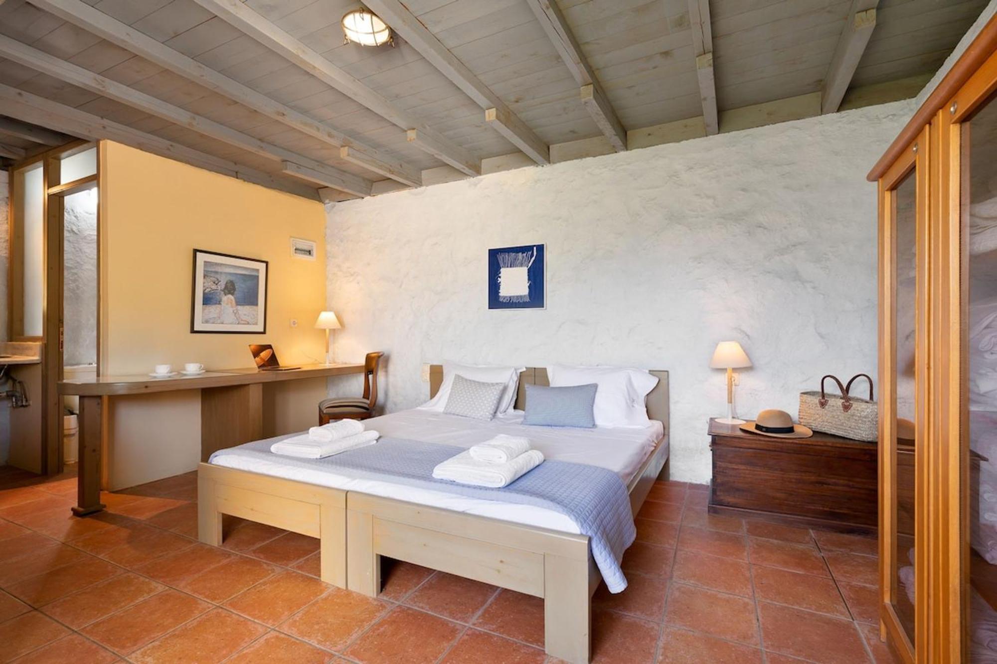 Livadia  Villa Mediterranea, With Heated Pool מראה חיצוני תמונה
