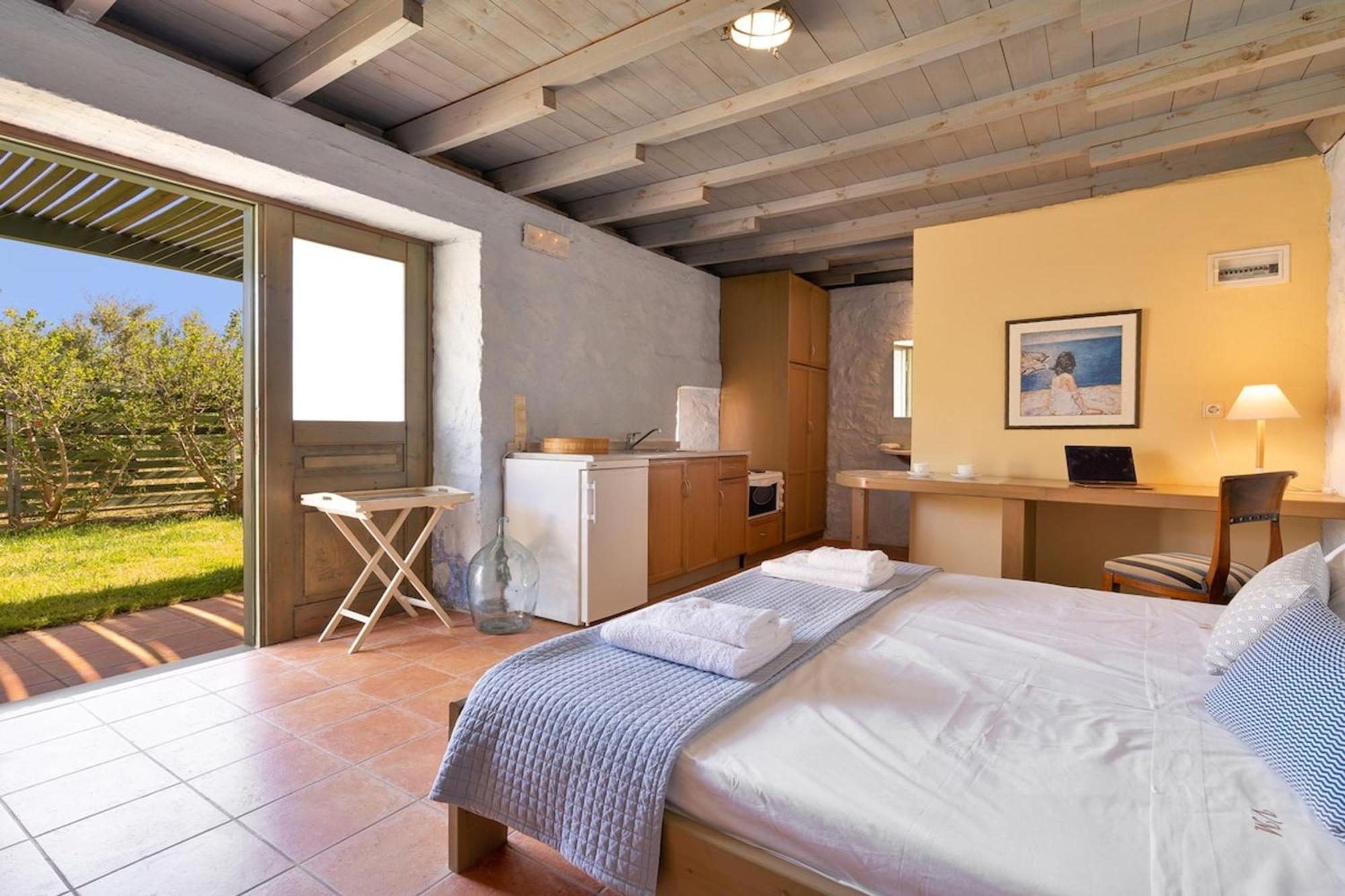 Livadia  Villa Mediterranea, With Heated Pool מראה חיצוני תמונה