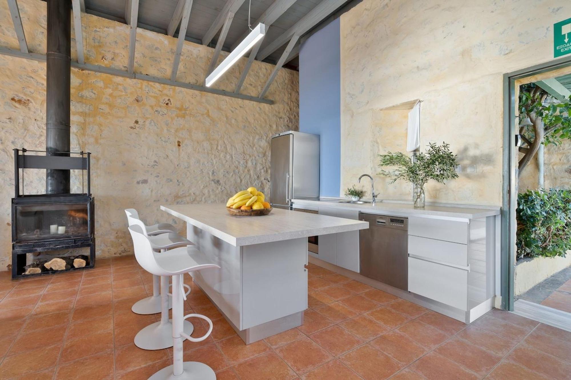 Livadia  Villa Mediterranea, With Heated Pool מראה חיצוני תמונה